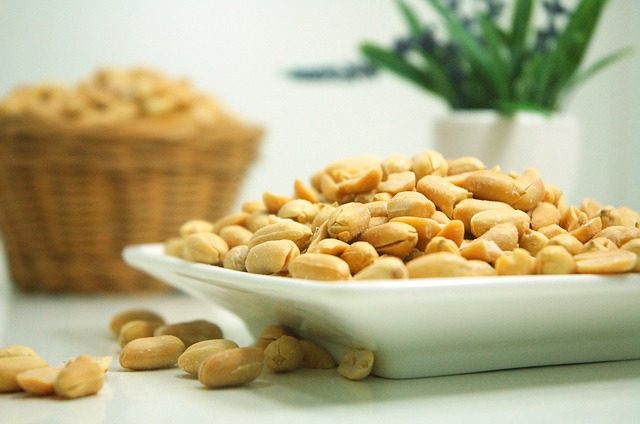ピーナッツ食べ過ぎで起こる腹痛や下痢や肌荒れの原因と対処法6つ