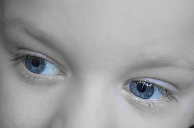 目やにと目の充血が止まらない原因と対処するための方法7つ