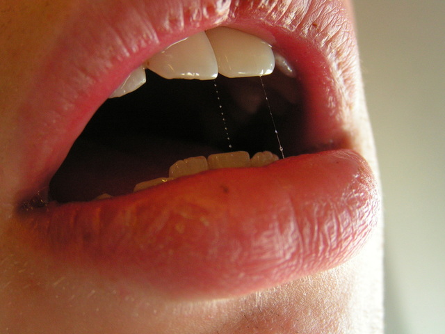 口の中を噛むのが頻繁な方必見!5つの原因と改善するための方法